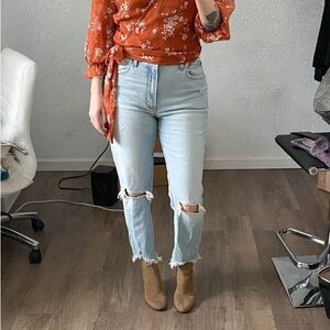 Abercrombie high rise mom Jean 32